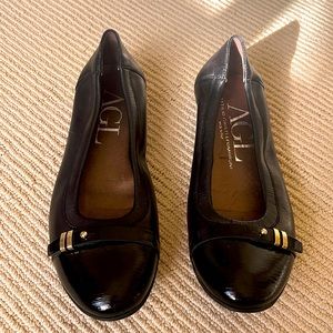 EUC black leather and patent combo AGL flat